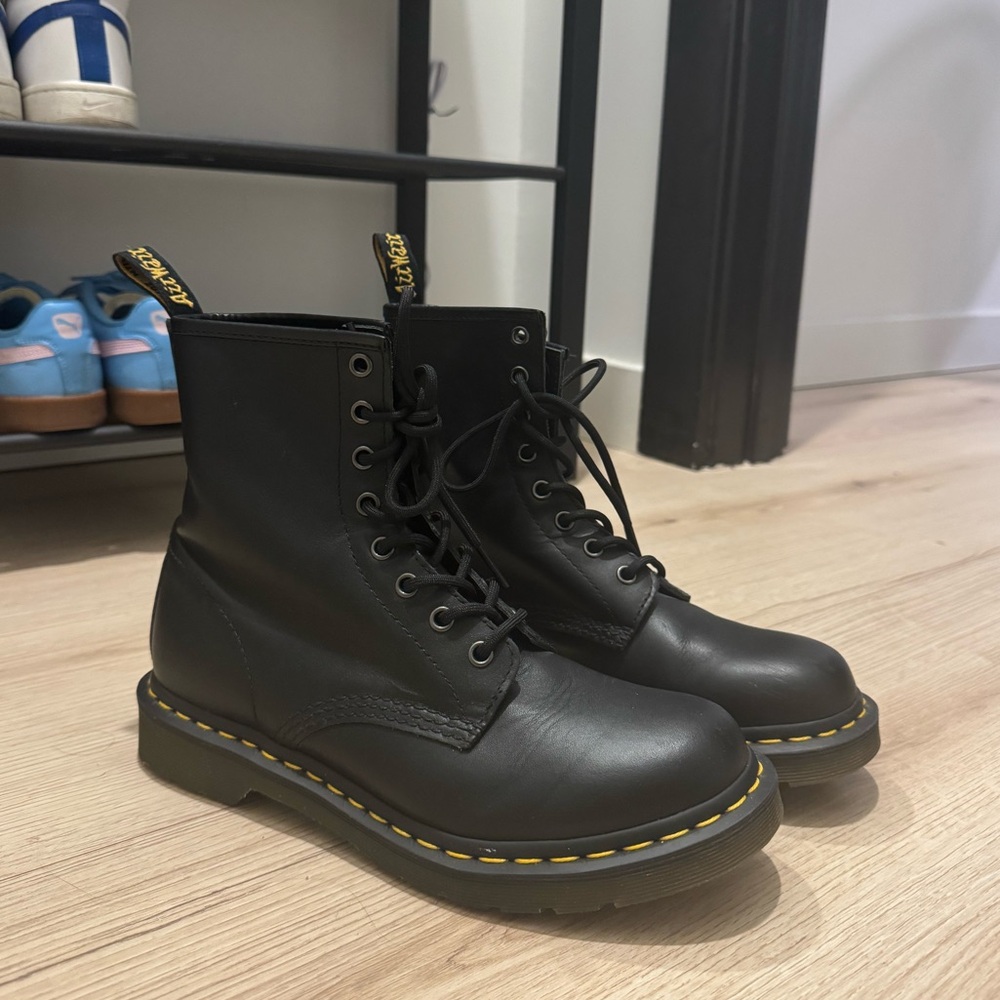 LIKE NEW! Lace Up Women’s Dr. Marten Boots!